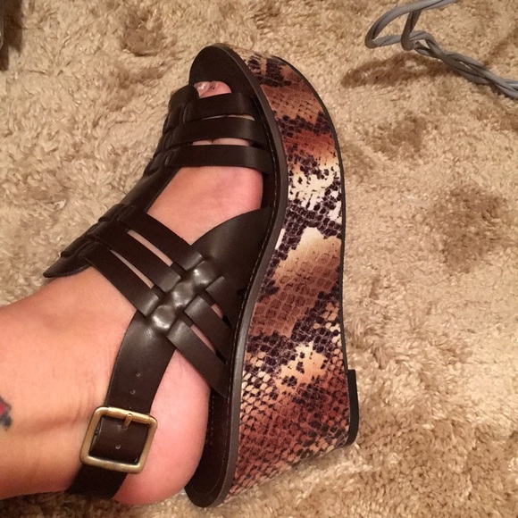NWT A.N.A. Jillian brown snakeskin sandal heel 6.5 - Picture 8 of 9